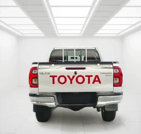Toyota Hilux 2.7L Petrol Automatic 4WD 2025 Export Dubai to Africa